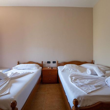 Hotel Nika Radhima Kültér fotó