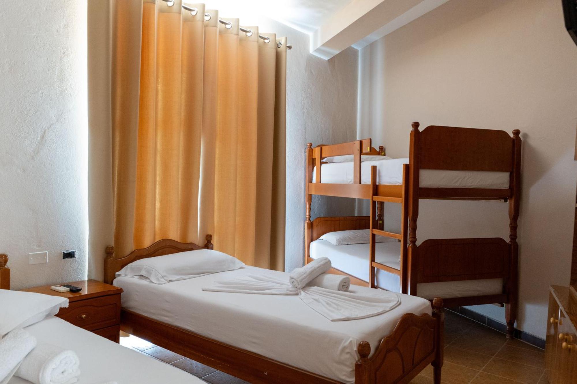Hotel Nika Radhima Kültér fotó