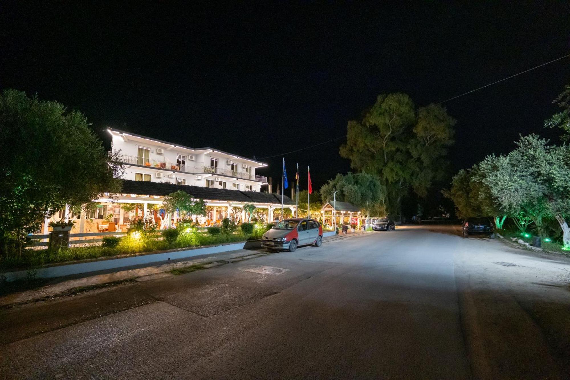 Hotel Nika Radhima Kültér fotó