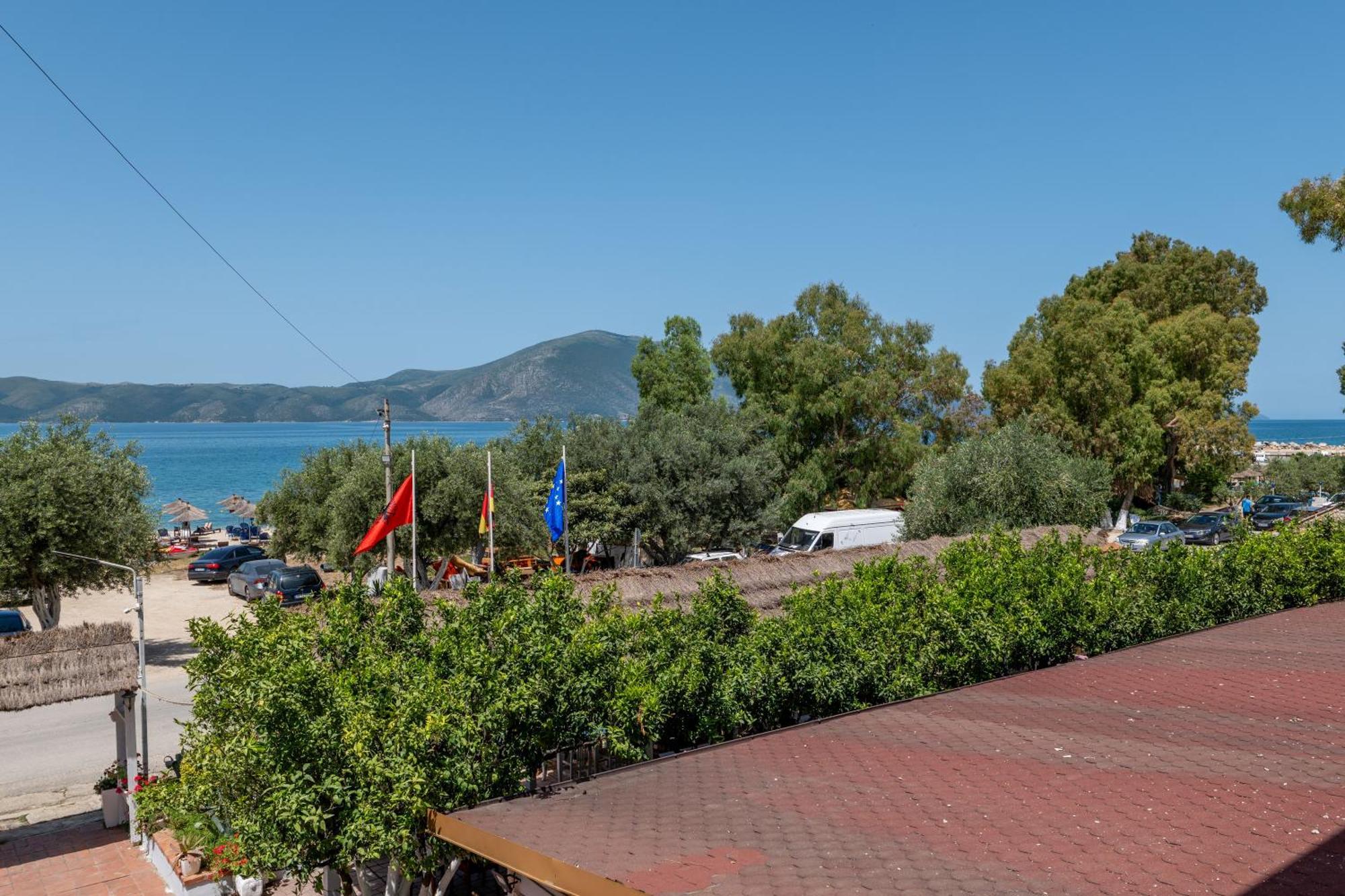 Hotel Nika Radhima Kültér fotó