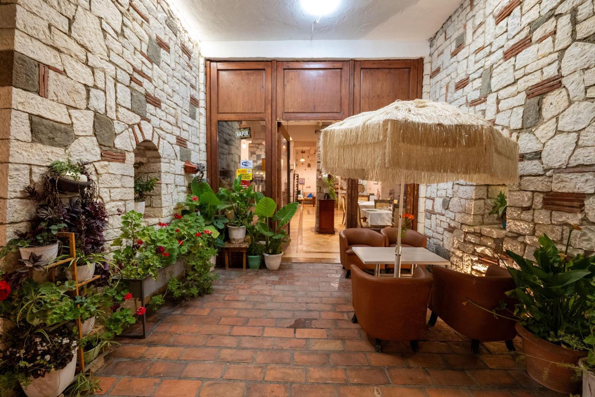 Hotel Nika Radhima Kültér fotó