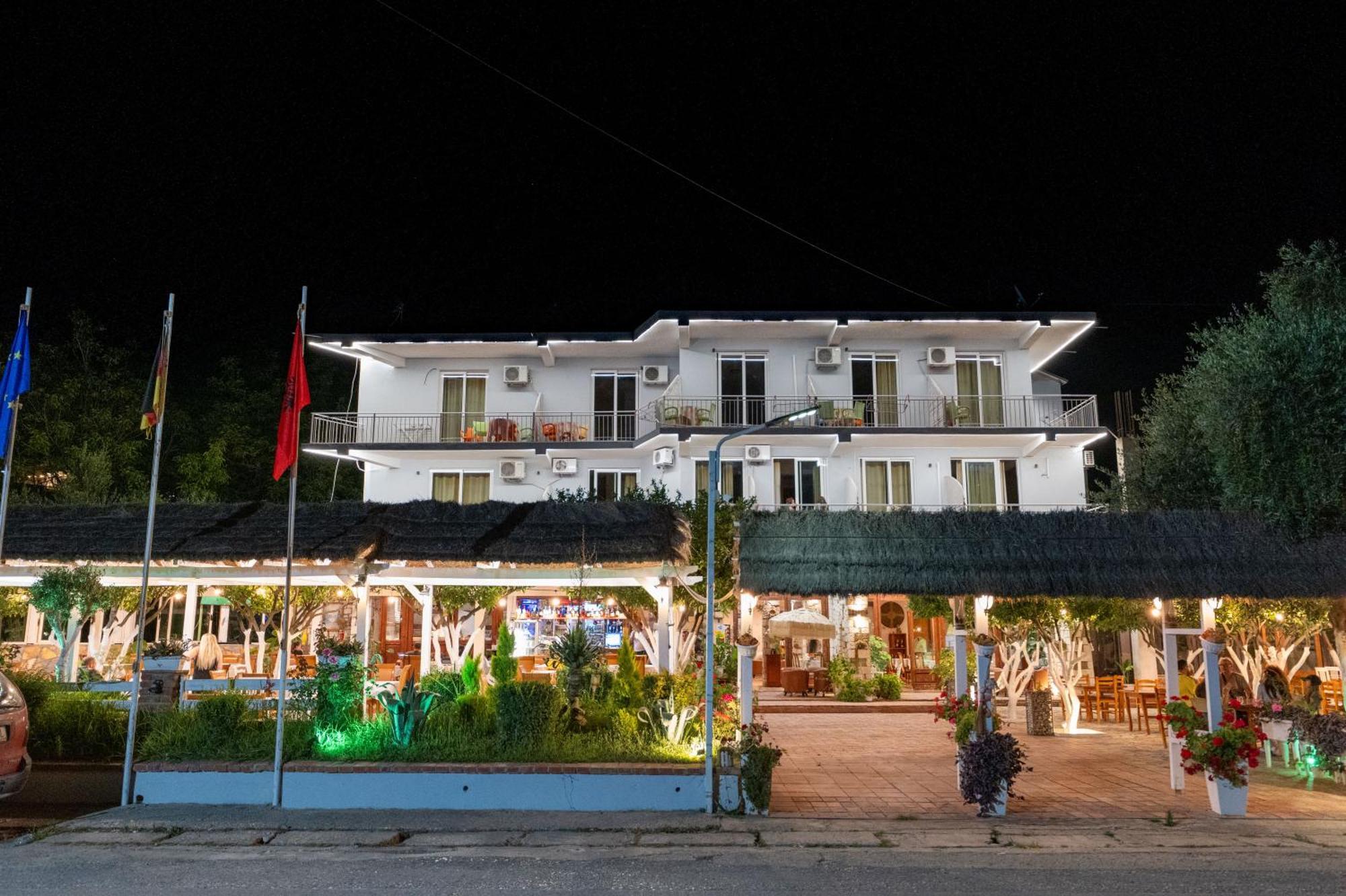 Hotel Nika Radhima Kültér fotó
