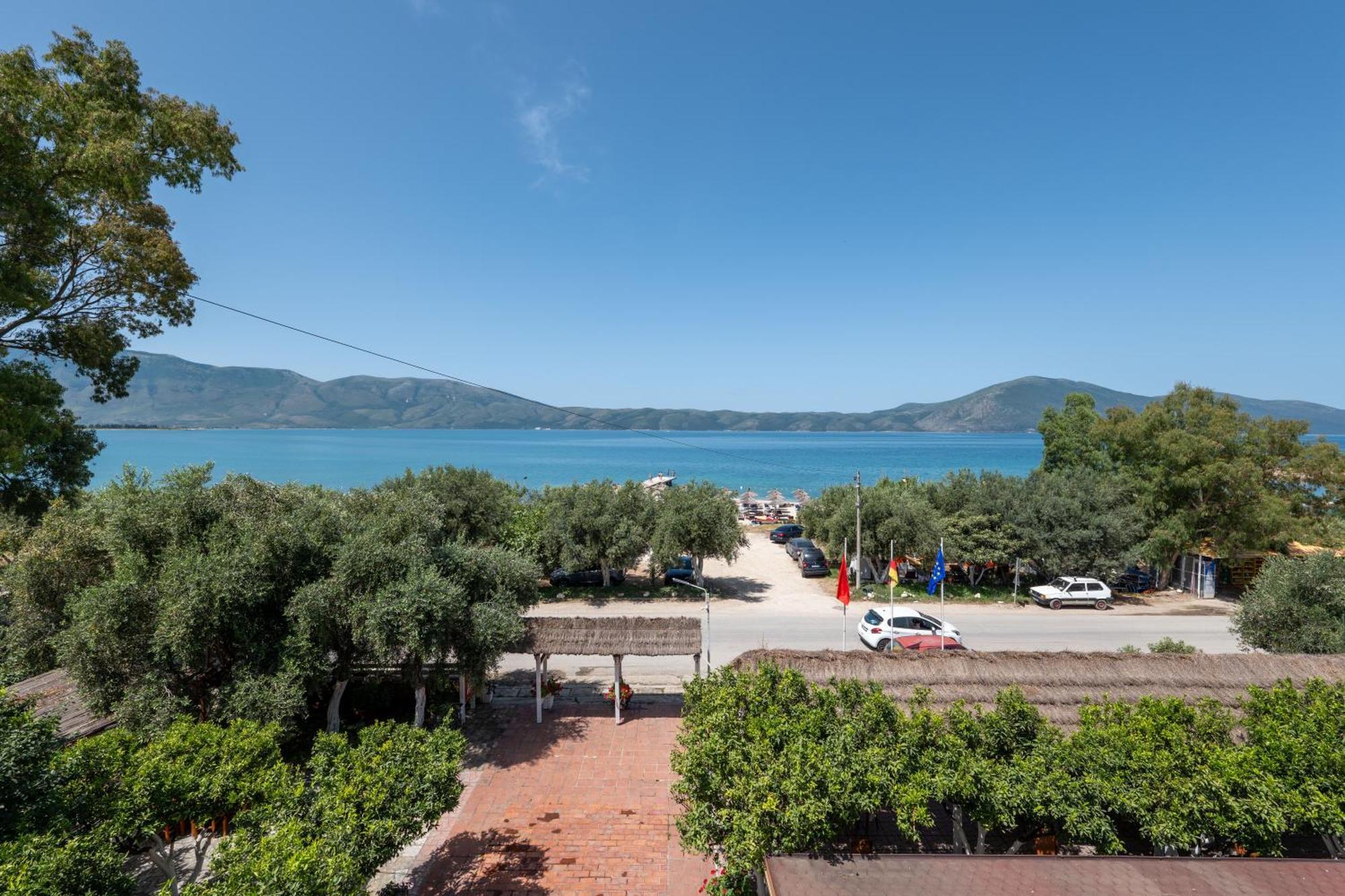 Hotel Nika Radhima Kültér fotó