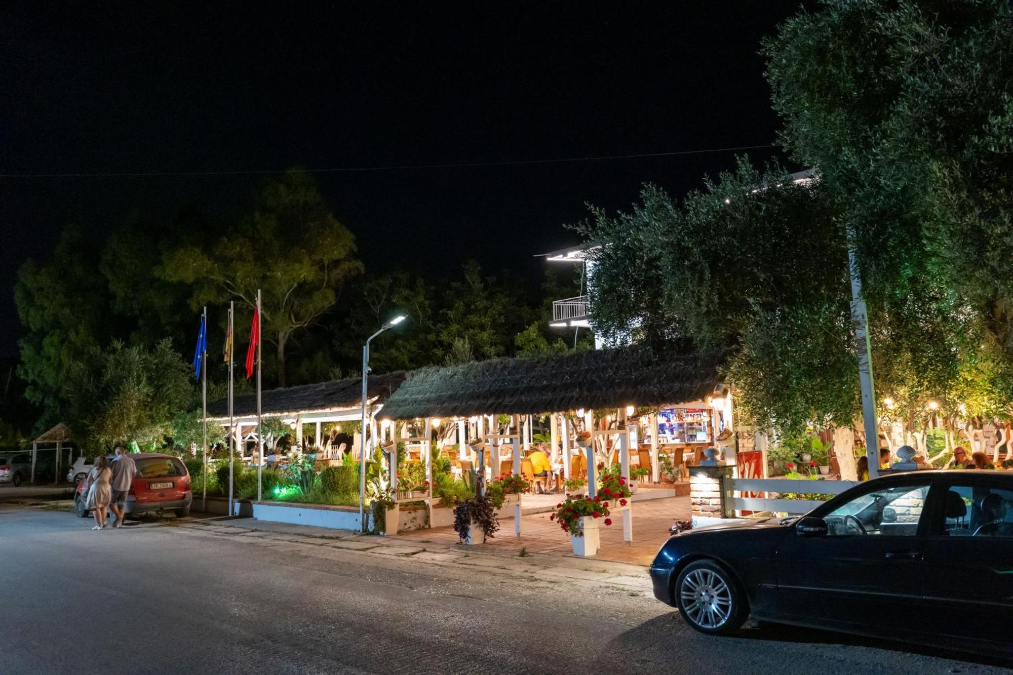 Hotel Nika Radhima Kültér fotó