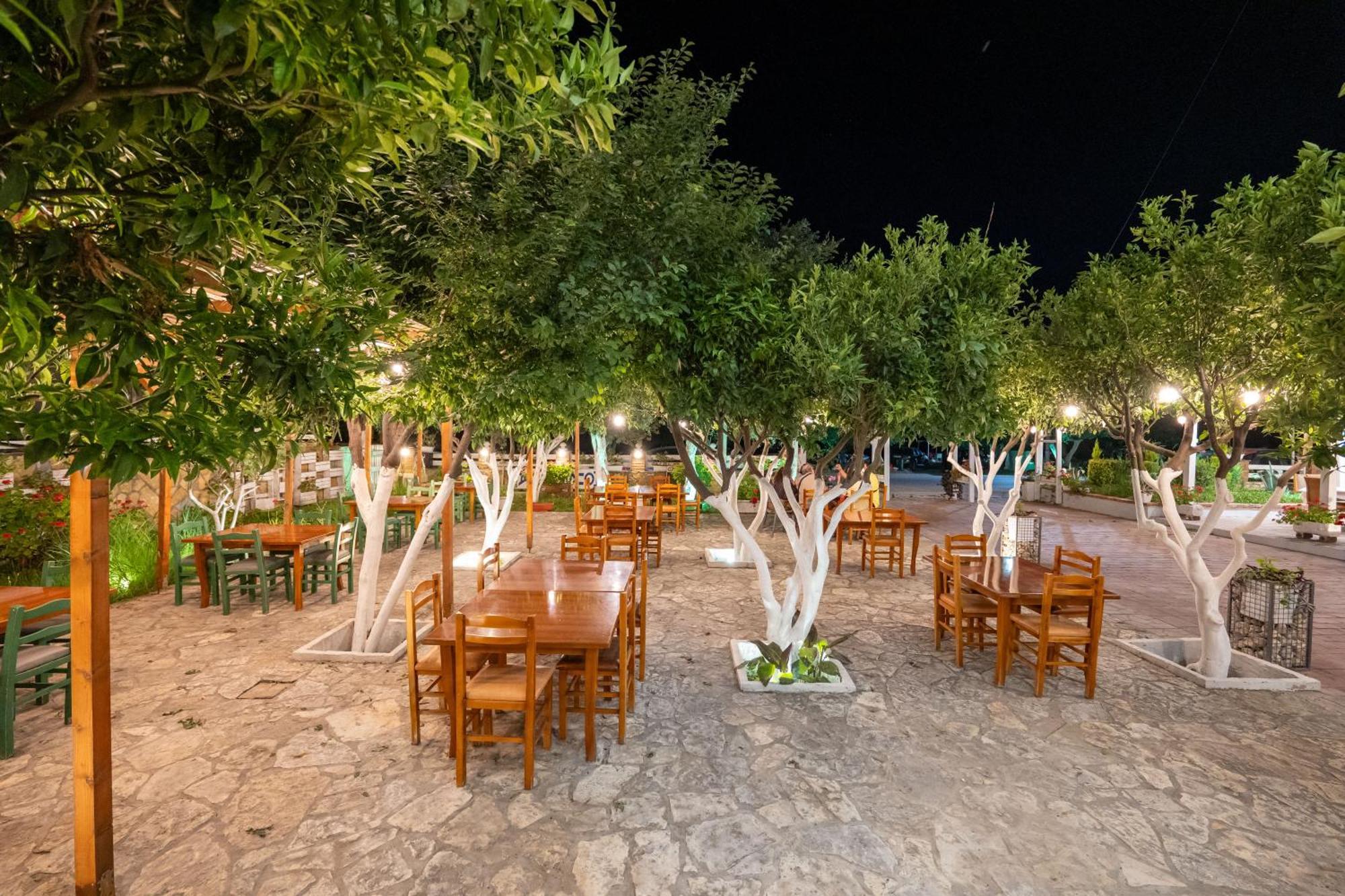 Hotel Nika Radhima Kültér fotó