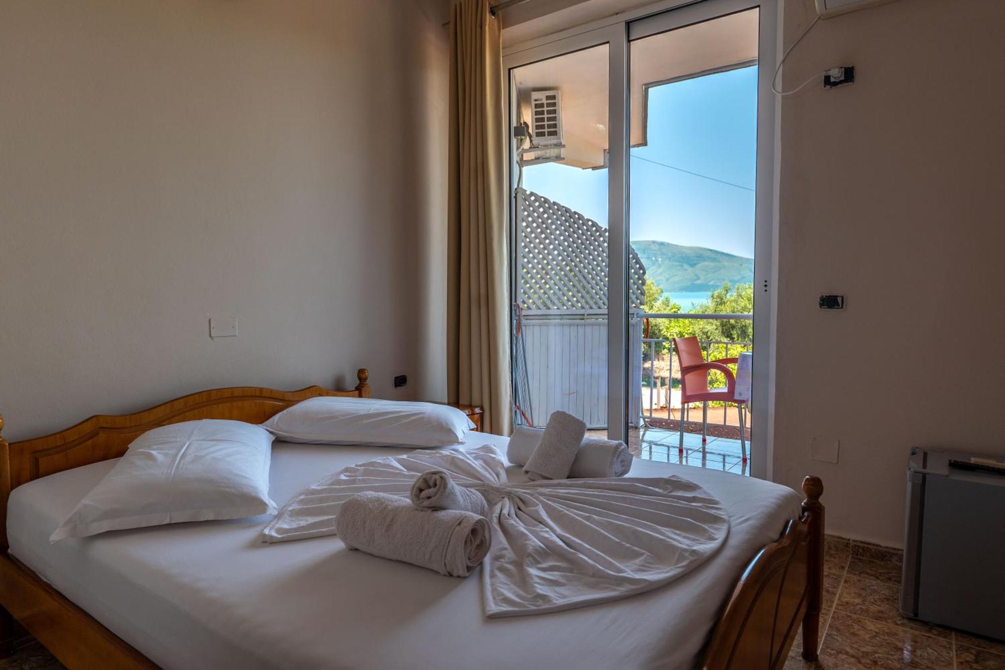 Hotel Nika Radhima Kültér fotó