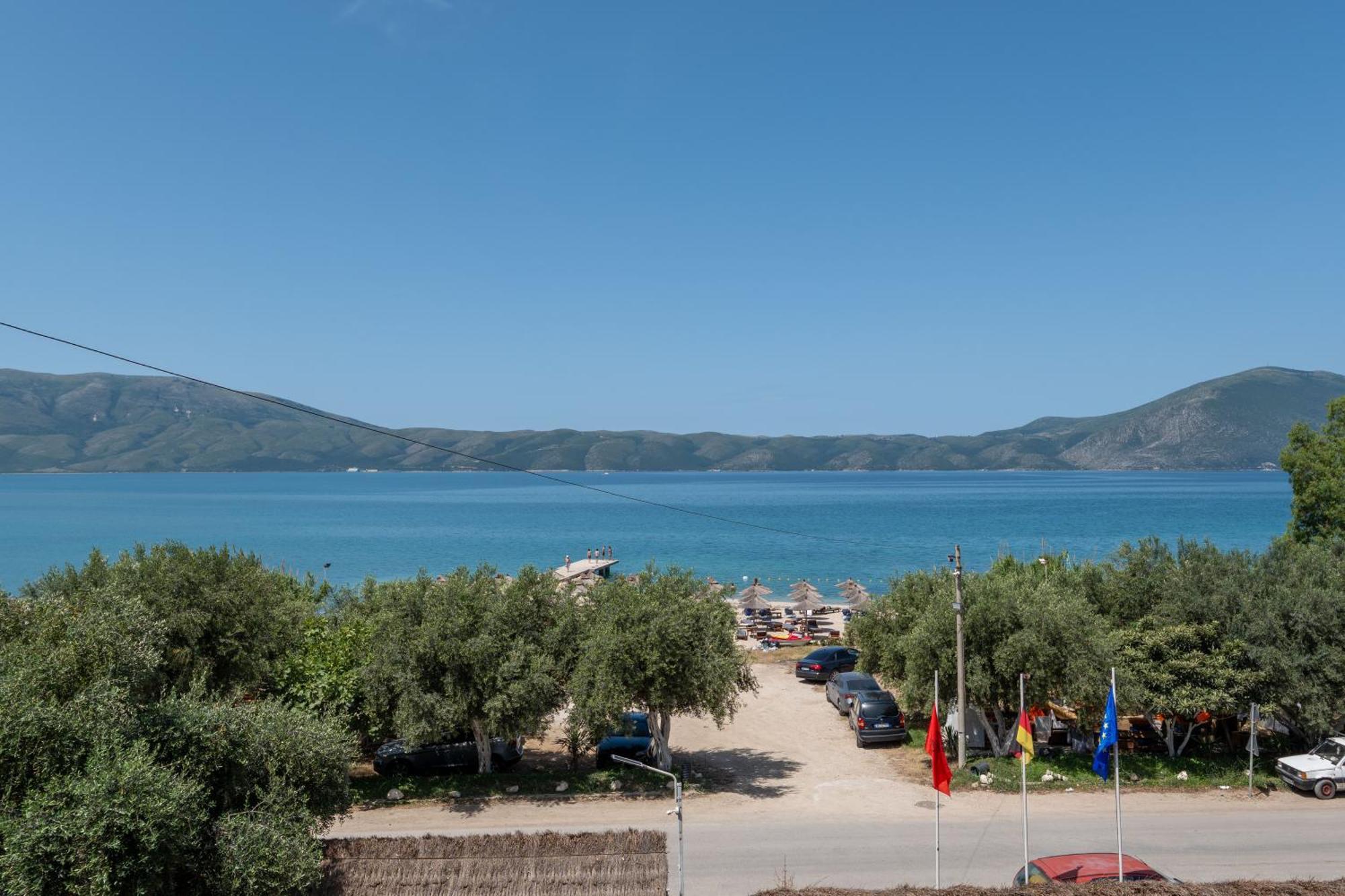 Hotel Nika Radhima Kültér fotó