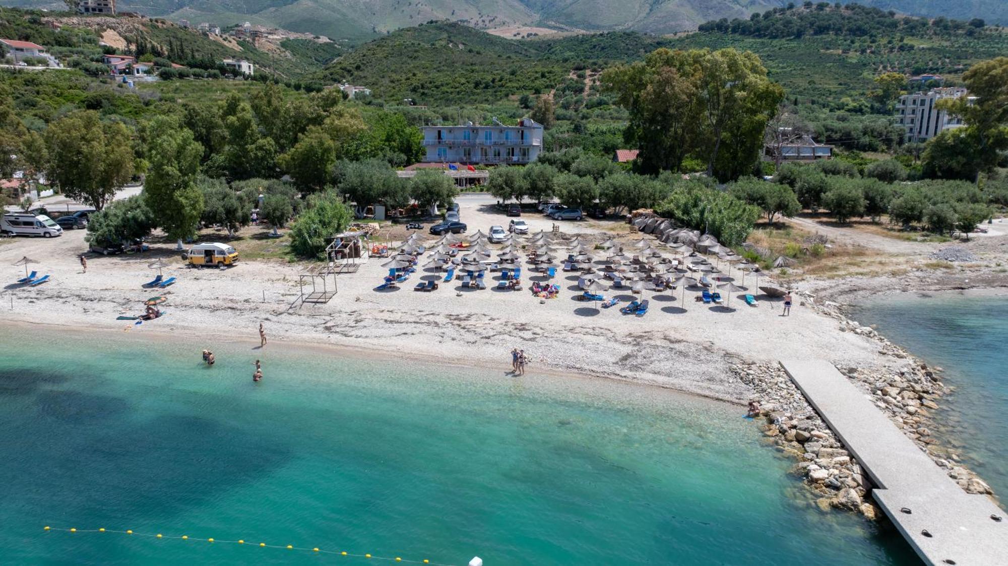 Hotel Nika Radhima Kültér fotó