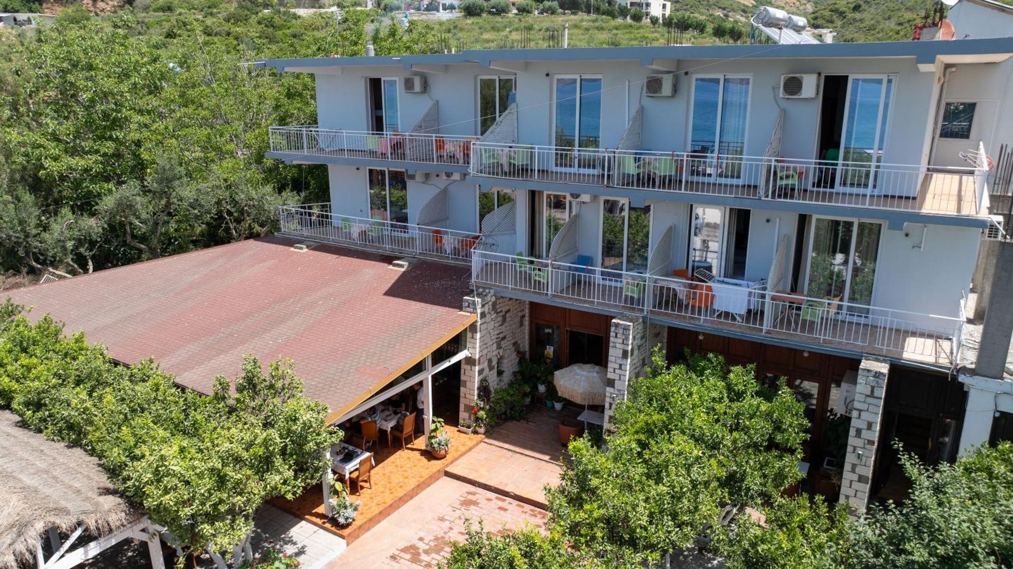 Hotel Nika Radhima Kültér fotó