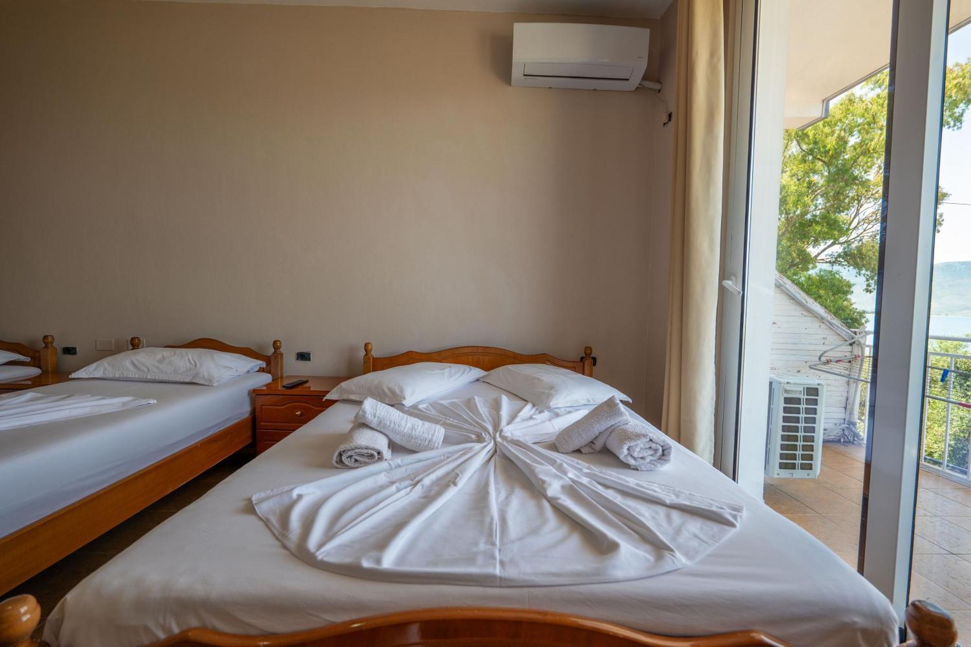 Hotel Nika Radhima Kültér fotó