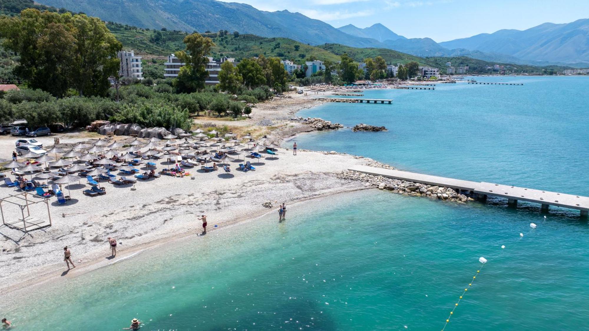 Hotel Nika Radhima Kültér fotó